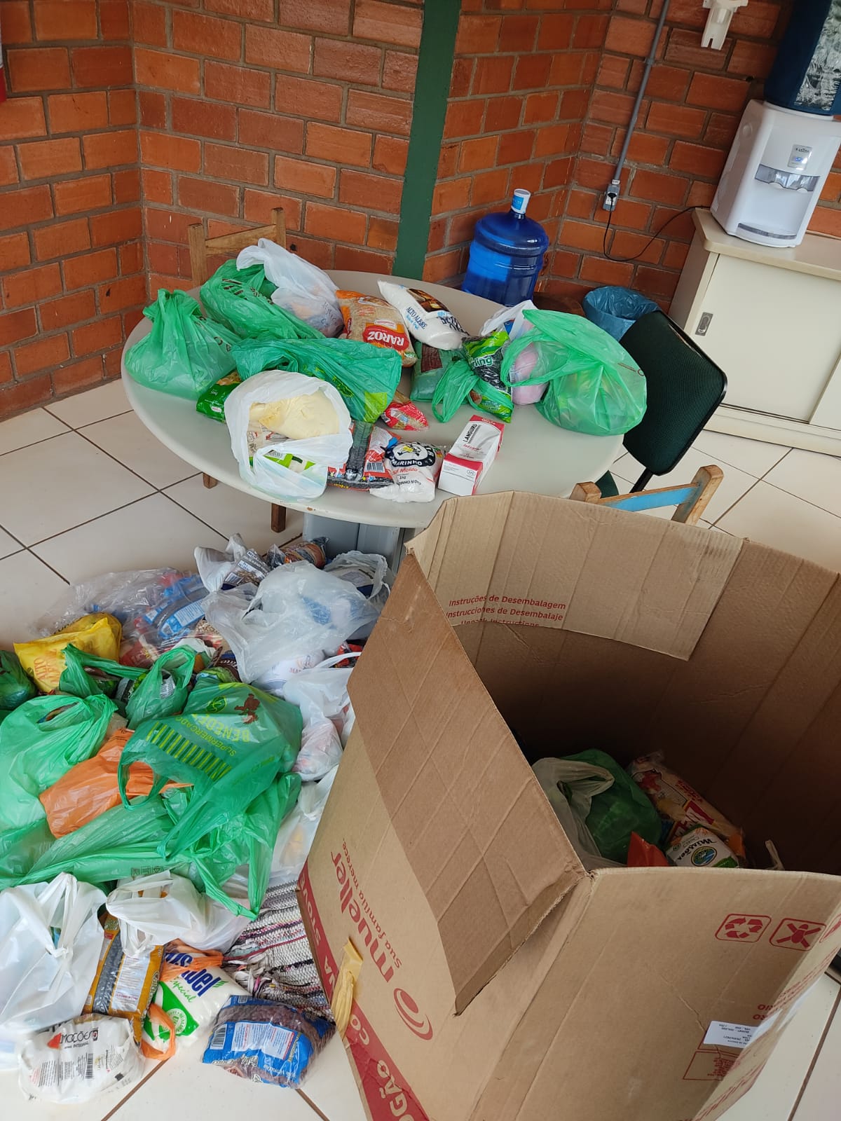 IDOSOS E BLOCOS DE CARNAVAL ARRECADAM ALIMENTOS